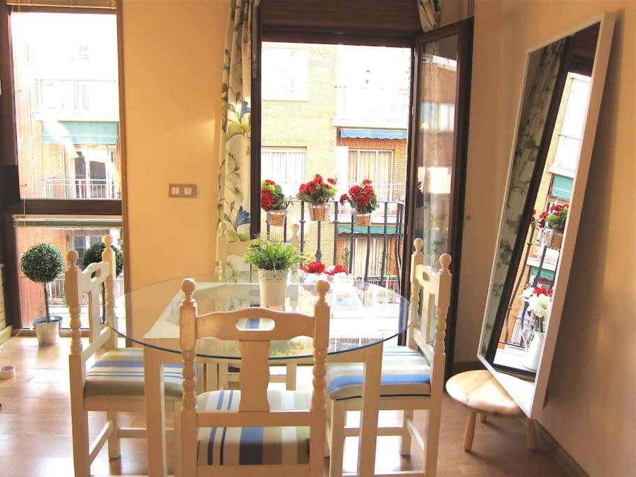 Balcon Con Luz Natural Madrid Bagian luar foto